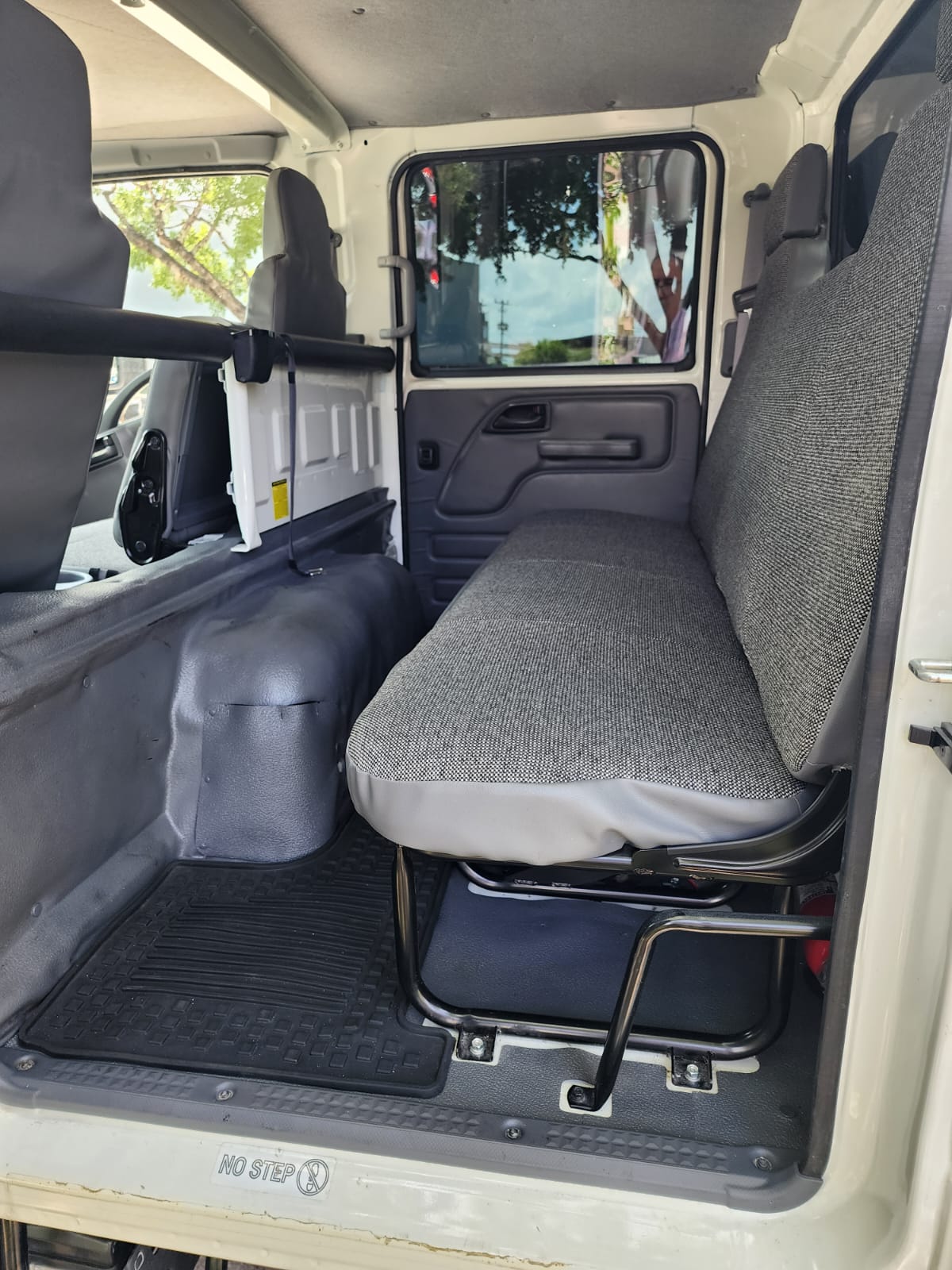 2022 ISUZU NRR 14' aluminum dump bed back inside
