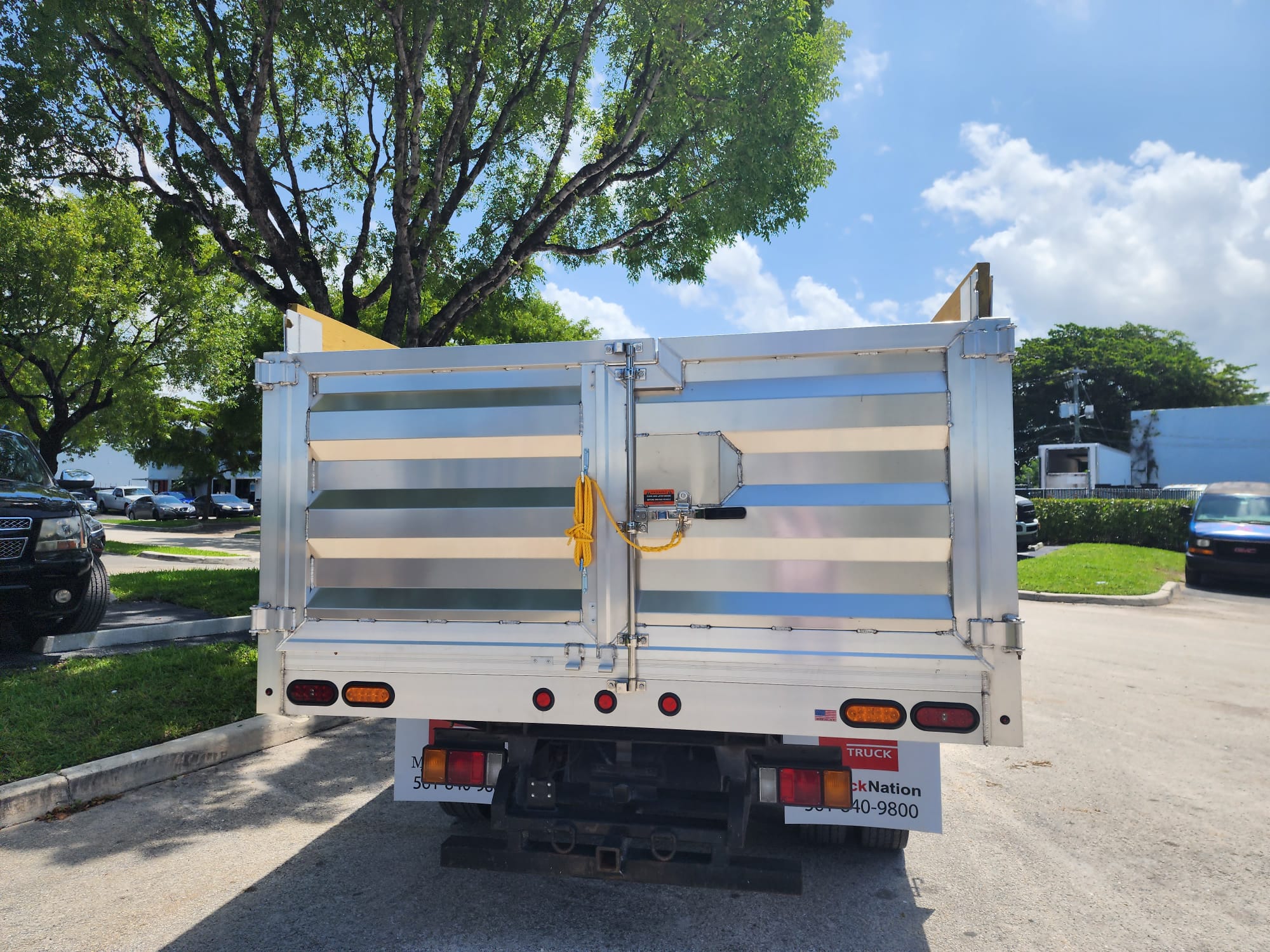 2022 ISUZU NRR 14' aluminum dump bed back