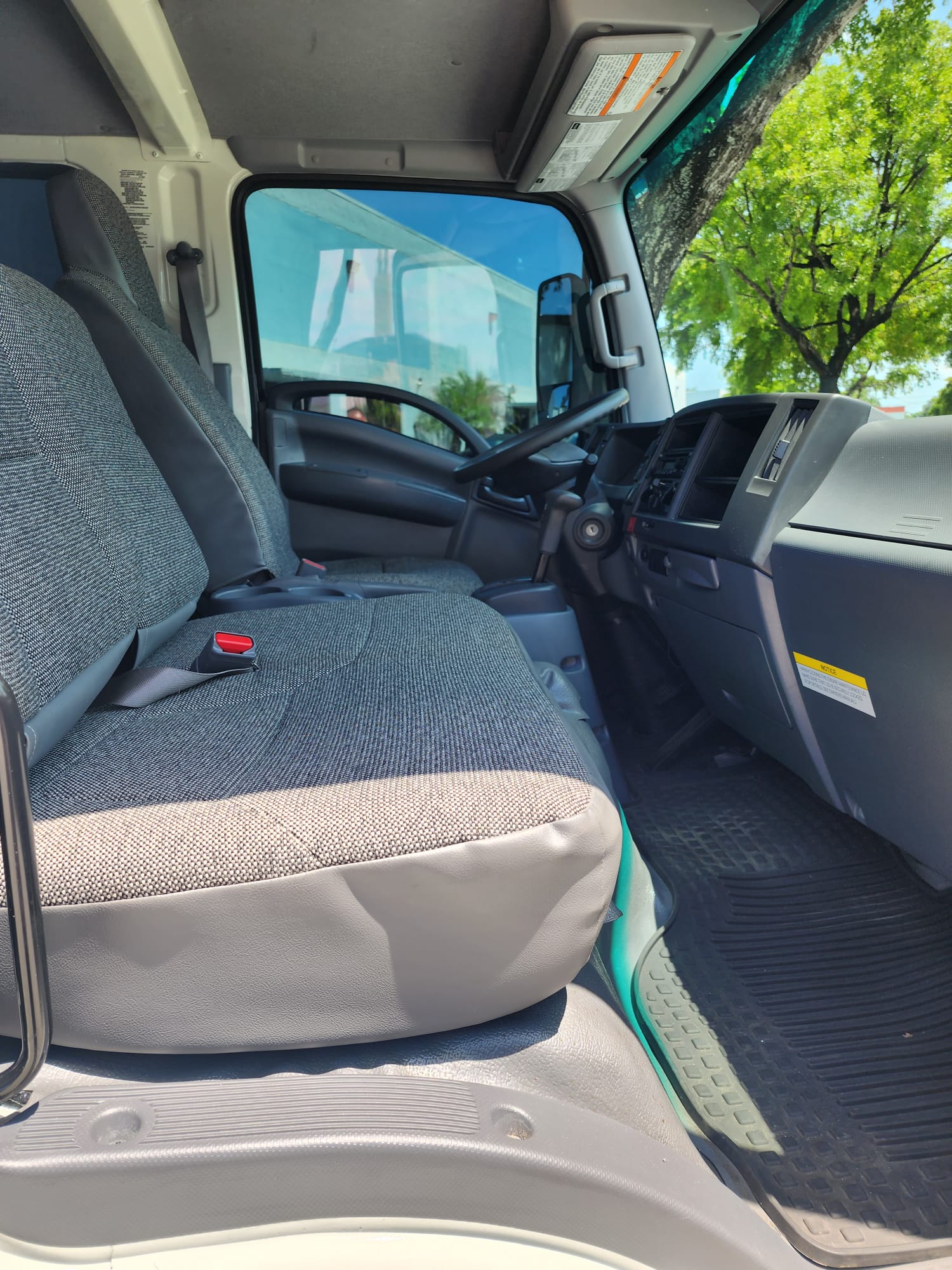 2022 ISUZU NRR 14' aluminum dump bed inside