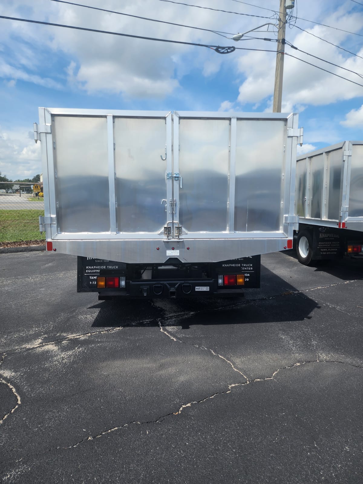 2023 Chevy W3500 Crew Cab 6.6L V-8 Gas, 13′ Aluminum Dump