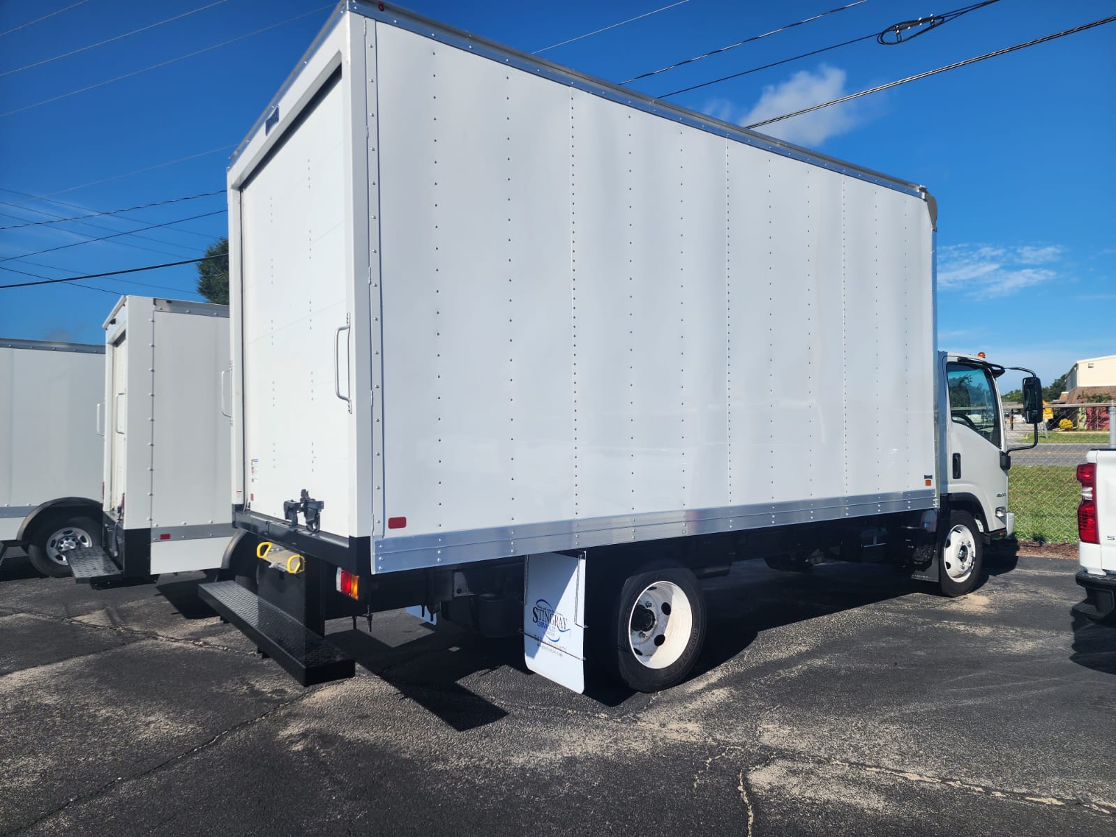 2024 Chevy 4500 16′ Box Truck 6.6L Gas, Auto, pull out ramp