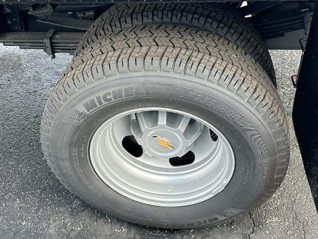 2024 Chevrolet Silverado 3500 Crew Cab 4WD, Flatbed Truck7