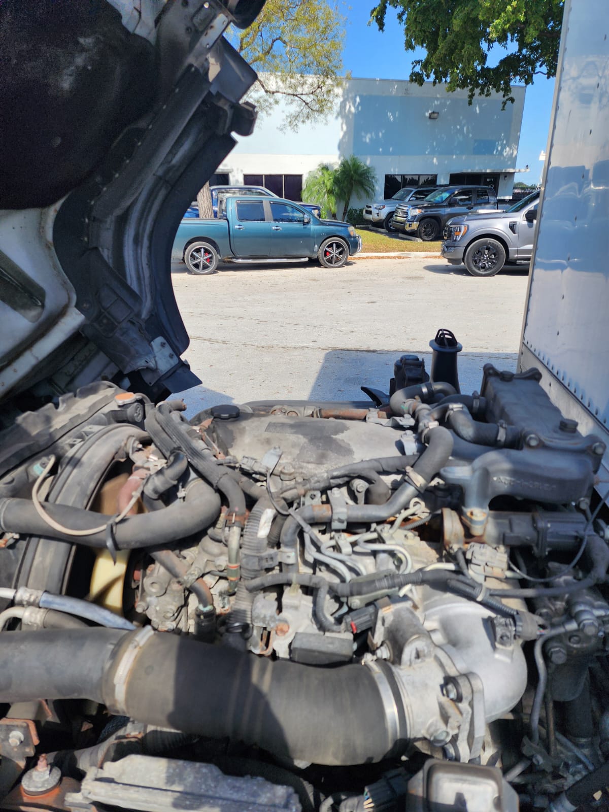 013 ISUZU NRR (19,500 gvw), 5.2l Turbo Diesel, 159k miles, Auto, 20' Box