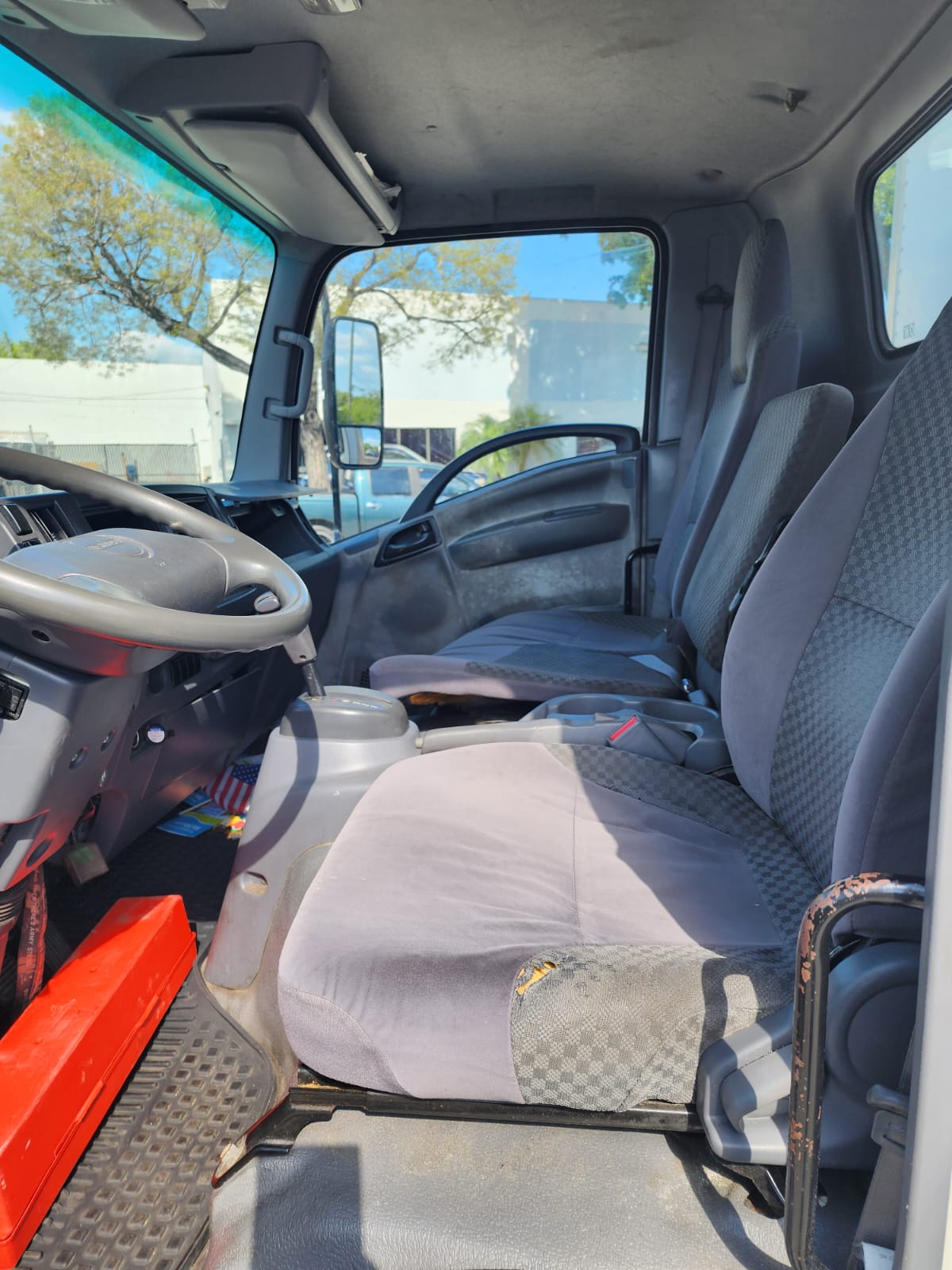 013 ISUZU NRR (19,500 gvw), 5.2l Turbo Diesel, 159k miles, Auto, 20' Box