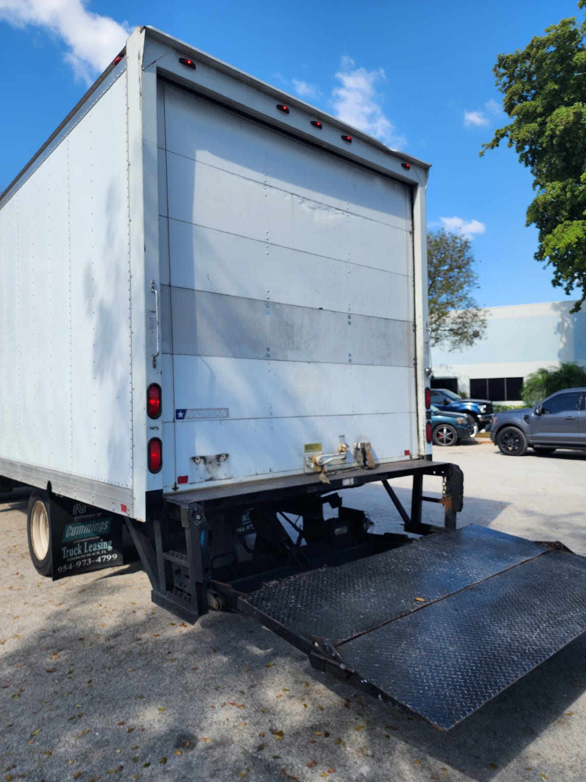 013 ISUZU NRR (19,500 gvw), 5.2l Turbo Diesel, 159k miles, Auto, 20' Box