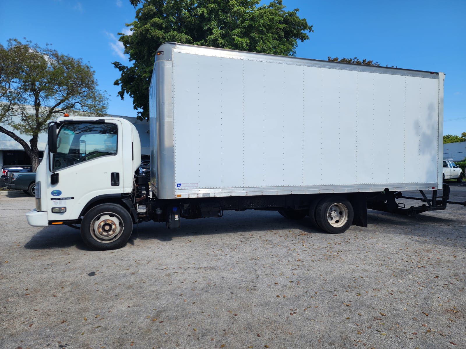 013 ISUZU NRR (19,500 gvw), 5.2l Turbo Diesel, 159k miles, Auto, 20' Box
