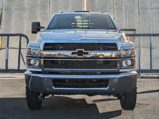 2024 Chevrolet Silverado 5500 front