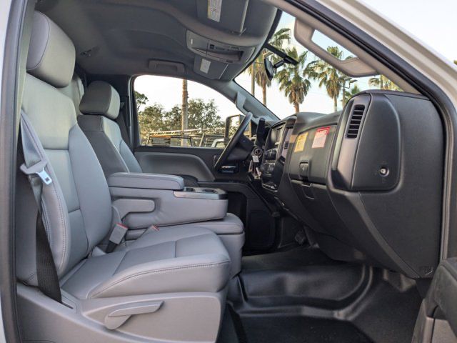 2024 Chevrolet Silverado 5500 interior3