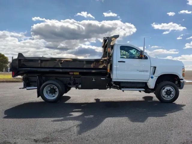 2024 Chevrolet Silverado 5500 side