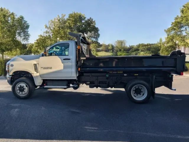 2024 Chevrolet Silverado 5500 side5
