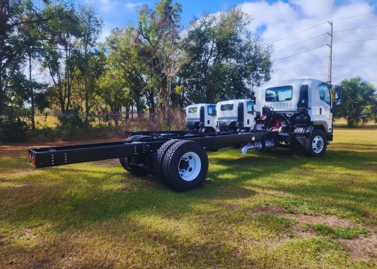 2025 ISUZU FTR cab and chassis