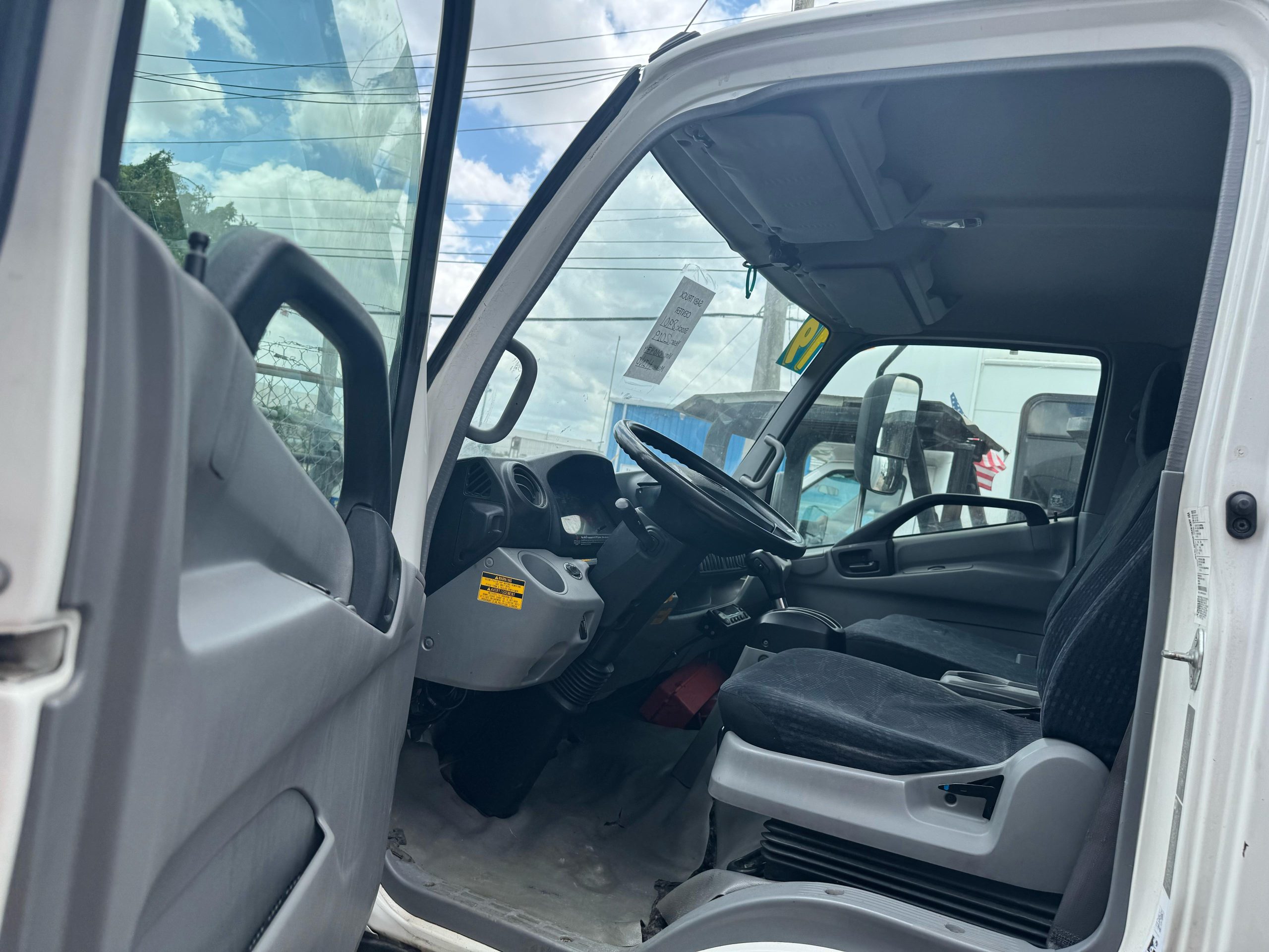 2019-hino-reefer-trucks-interior