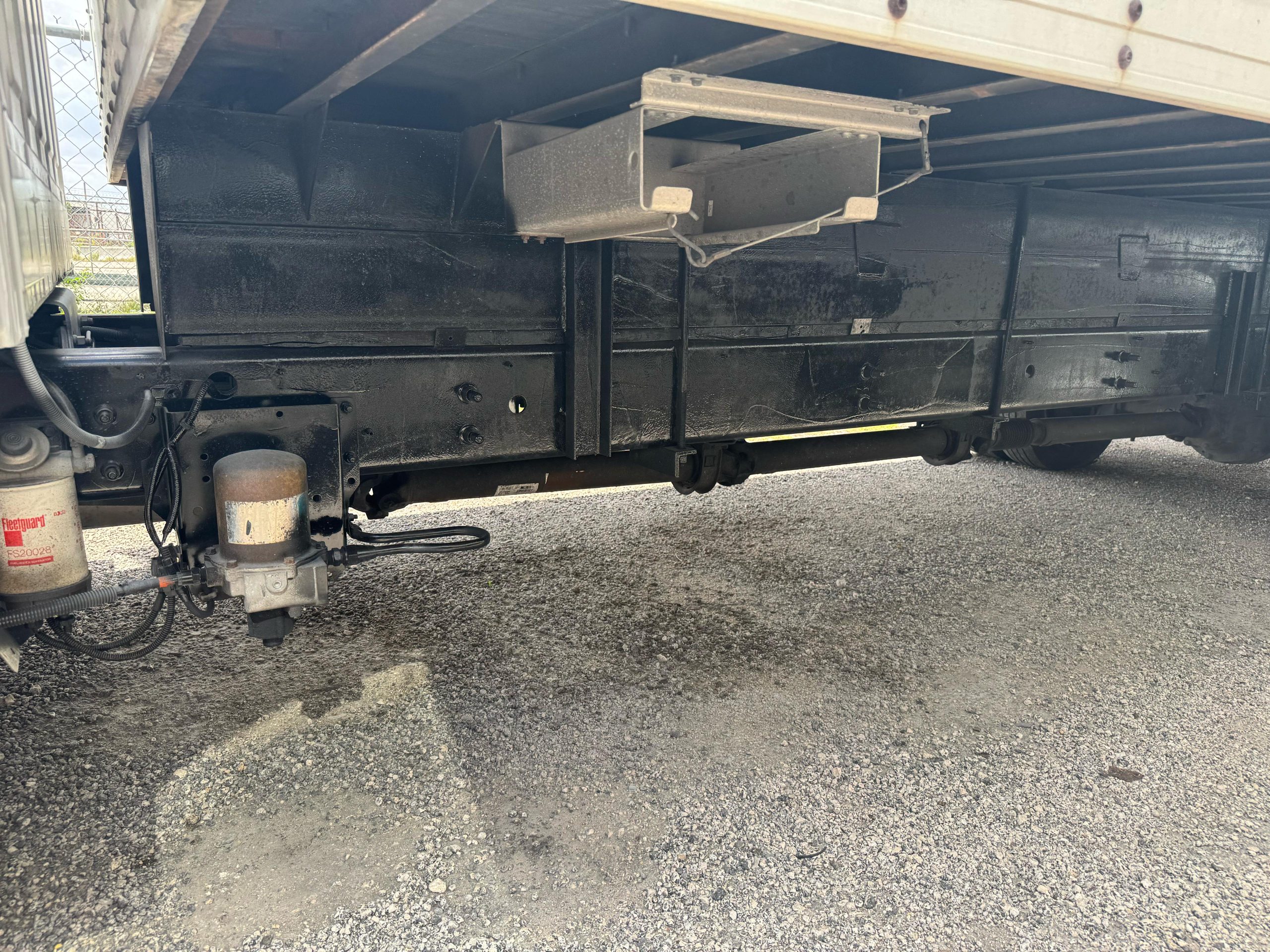 2010-hino-box-truck-down