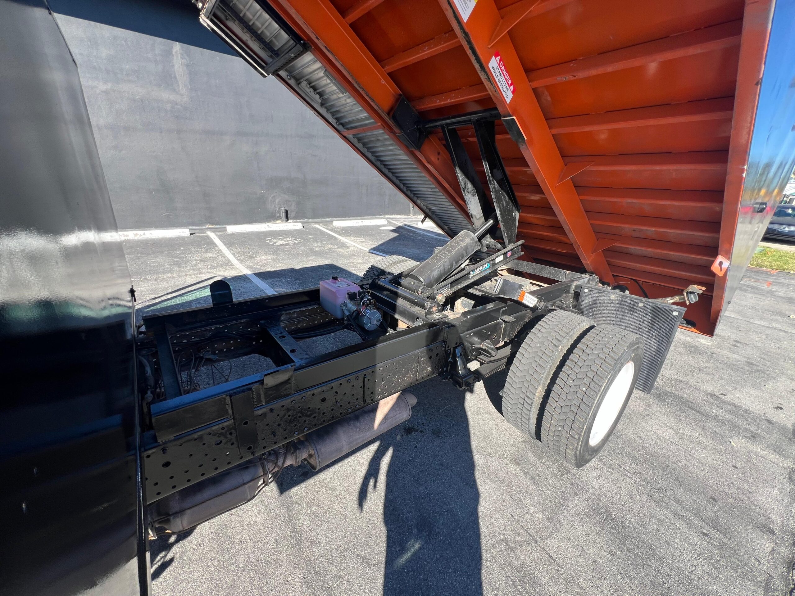 2017-isuzu-garbage-remove-truck-back2