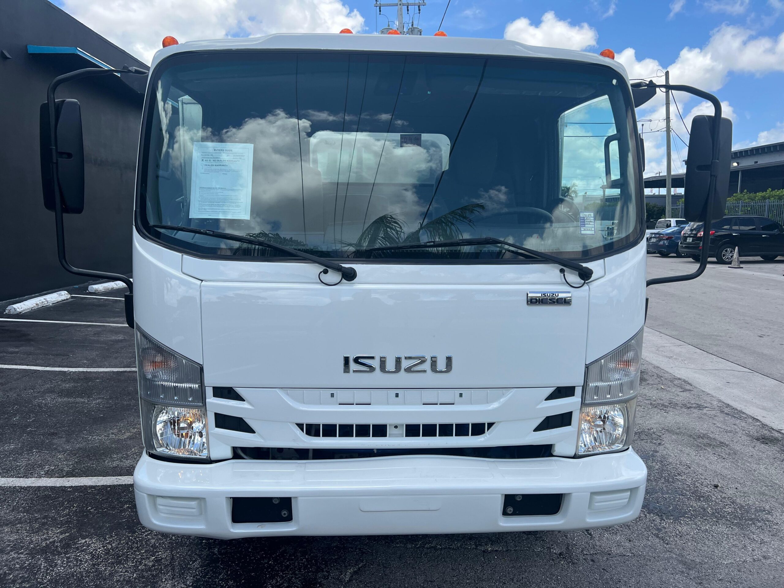 2017-isuzu-nrr-71k-miles-front