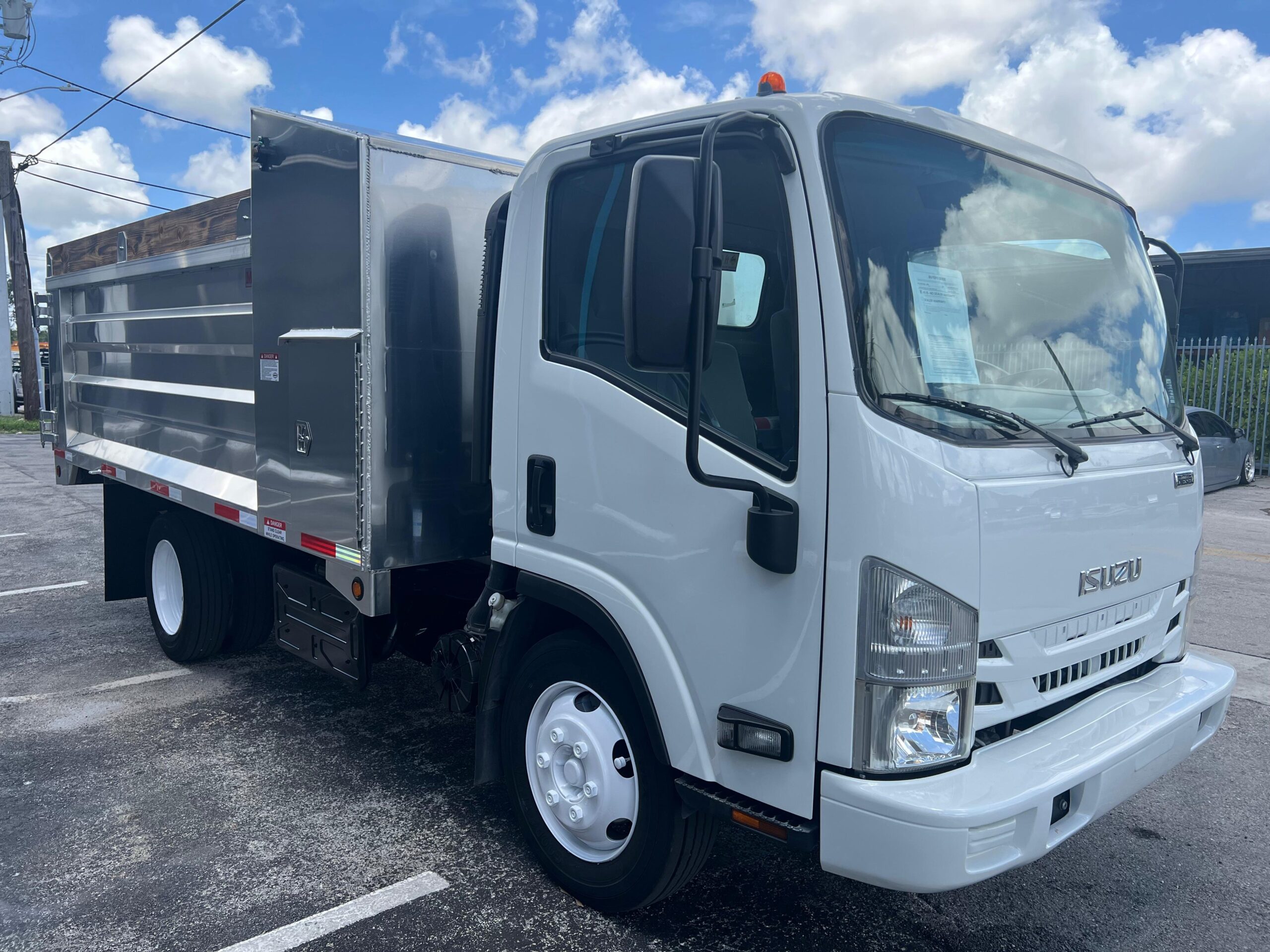 2017-isuzu-nrr-71k-miles