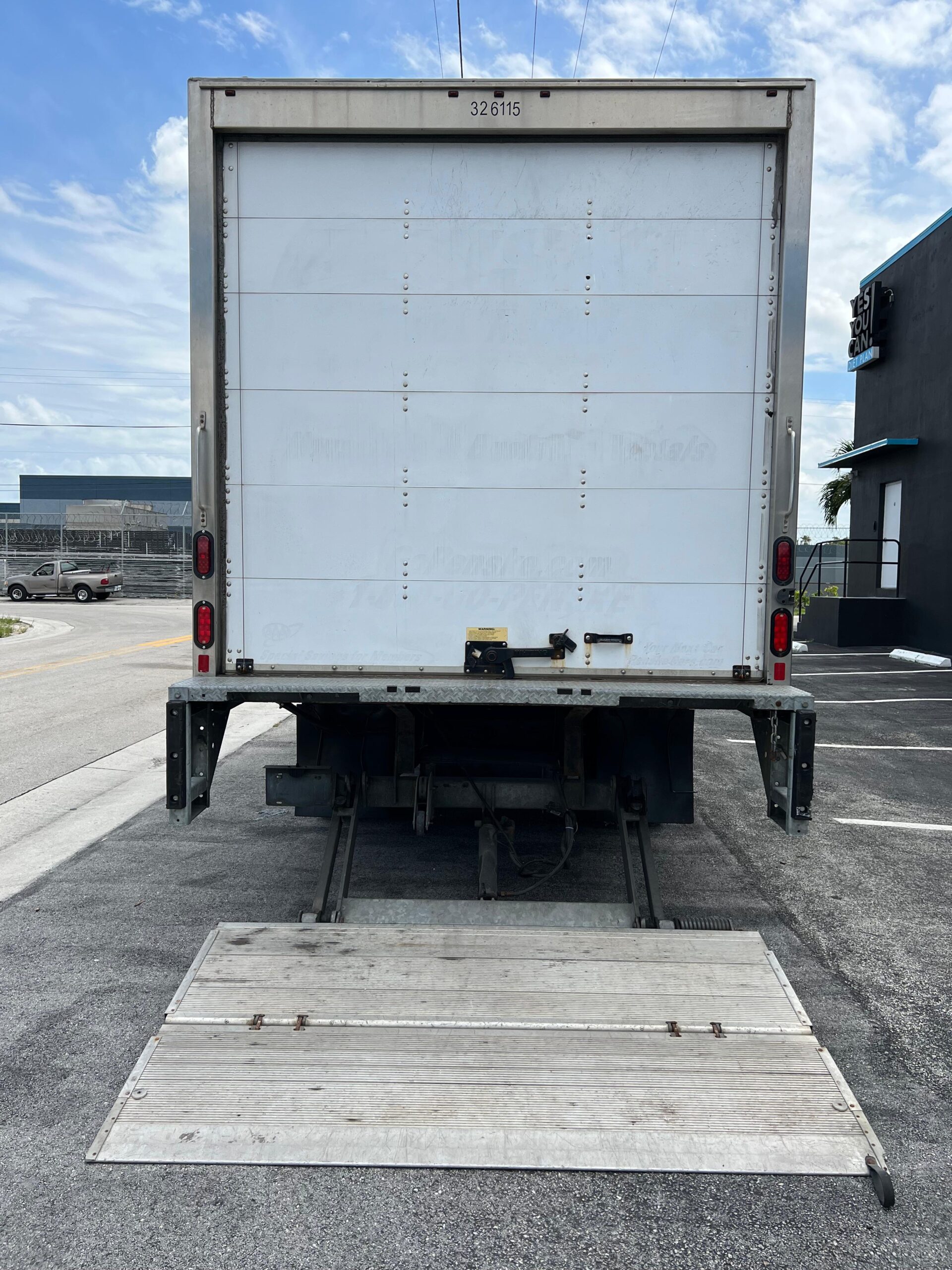 2018-isuzu-npr-47k-miles-hd-box-truck-liftgate2