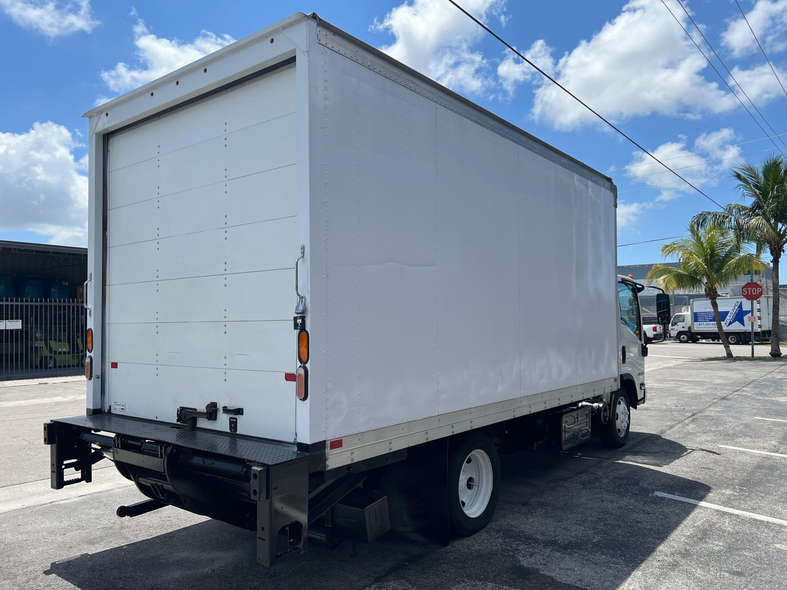 2022-isuzu-npr-xd-62k-miles-box-truck-back