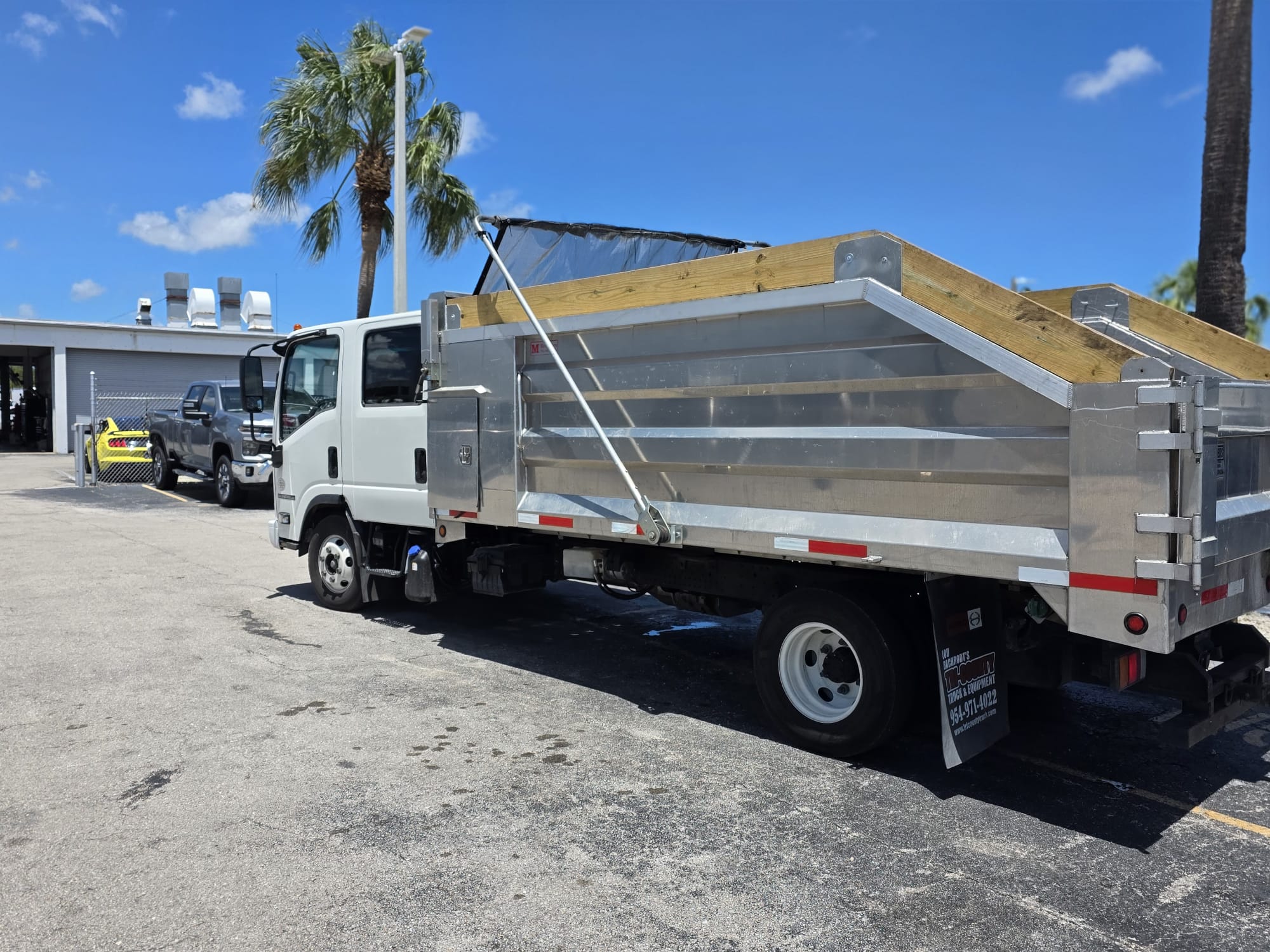2022-isuzu-npr-hd-dump-truck-side3