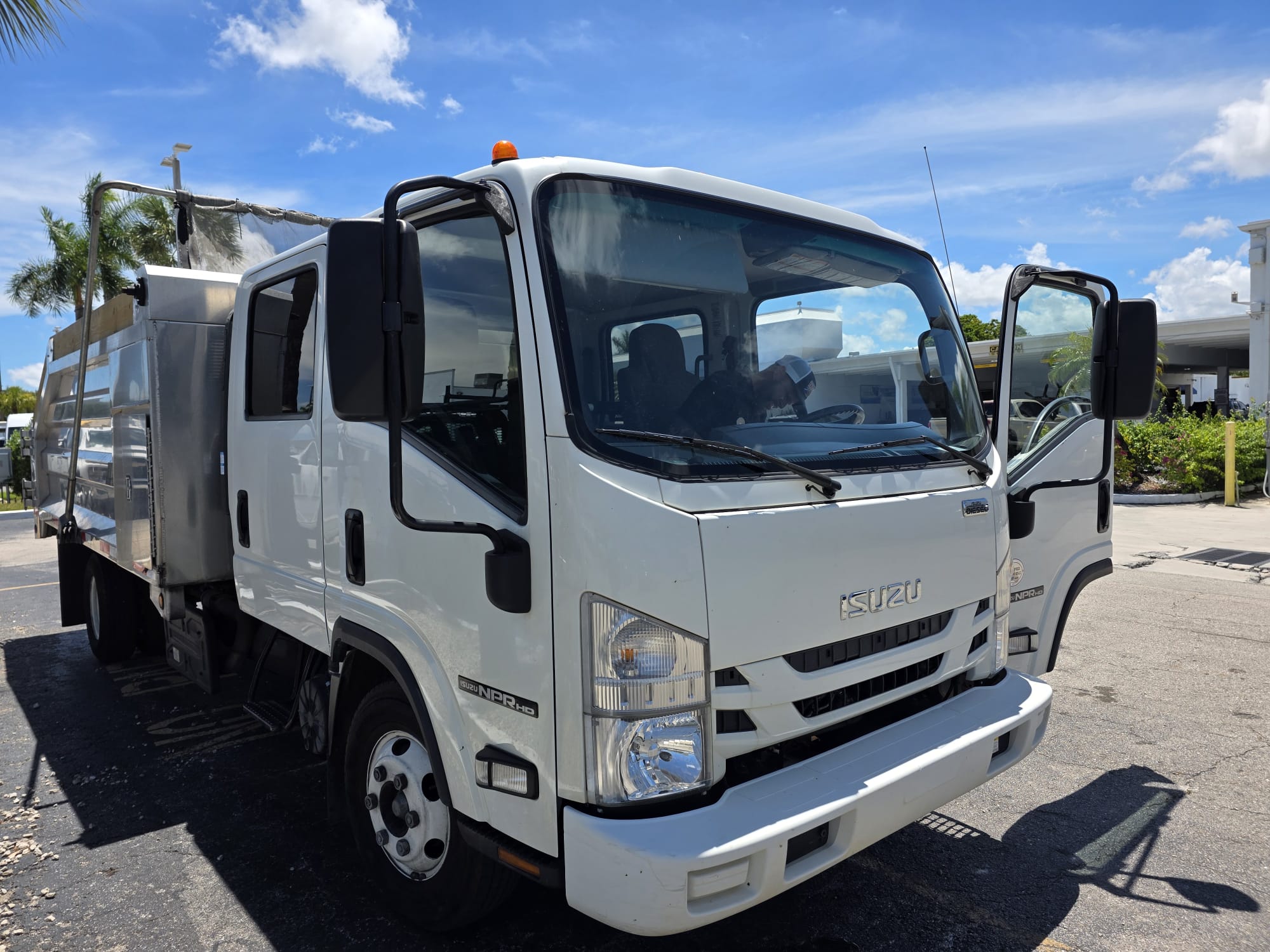 2022-isuzu-npr-hd-dump-truck