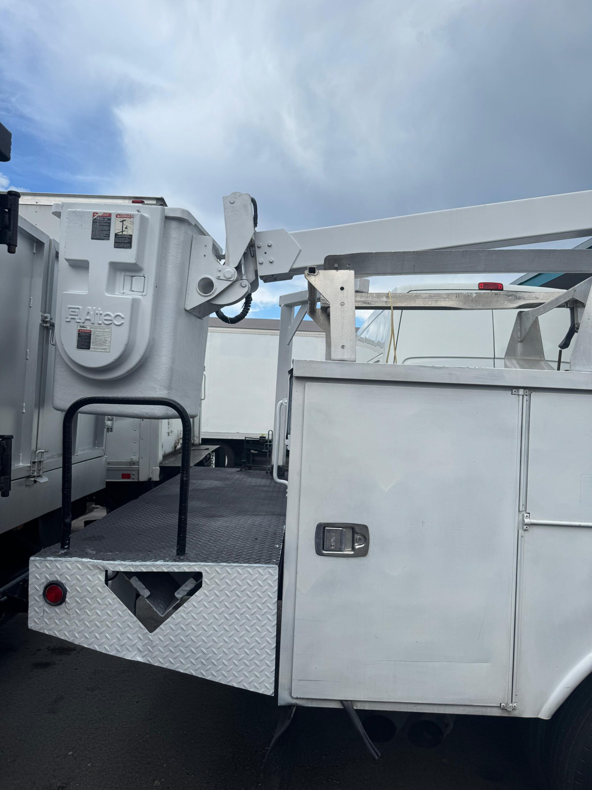2011-ford-f450-225k-miles-utility truck-florida-side