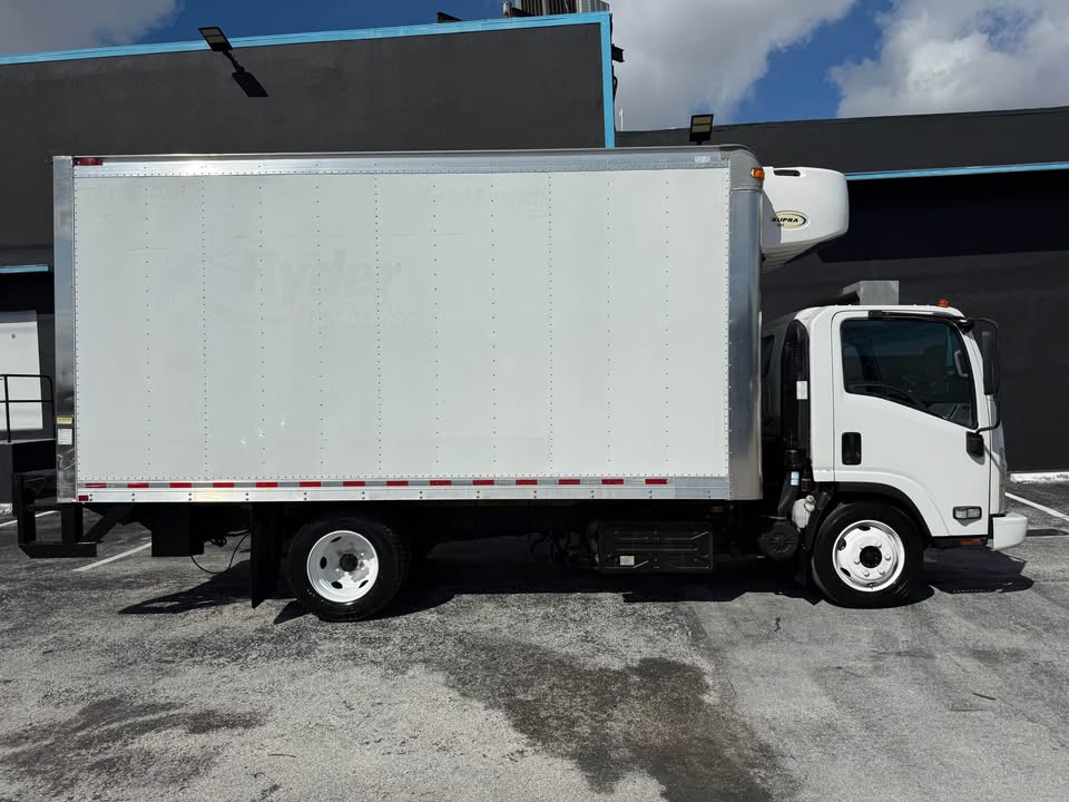 2017-isuzu-nqr-142k-miles-reefer-truck-side4