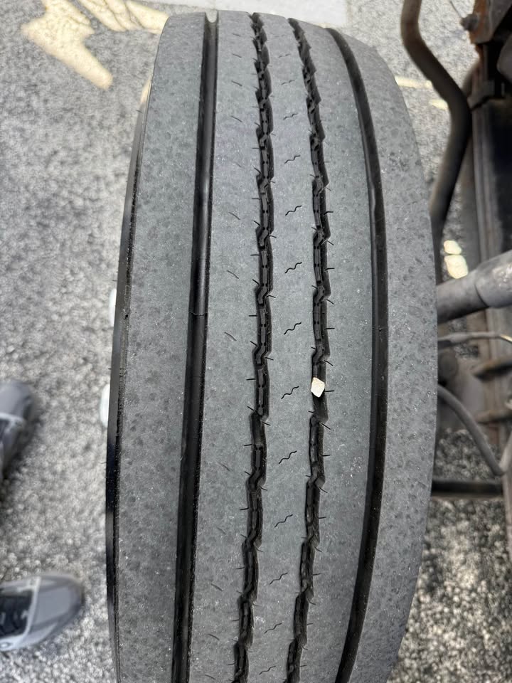 2017-isuzu-nqr-142k-miles-reefer-truck-tyres