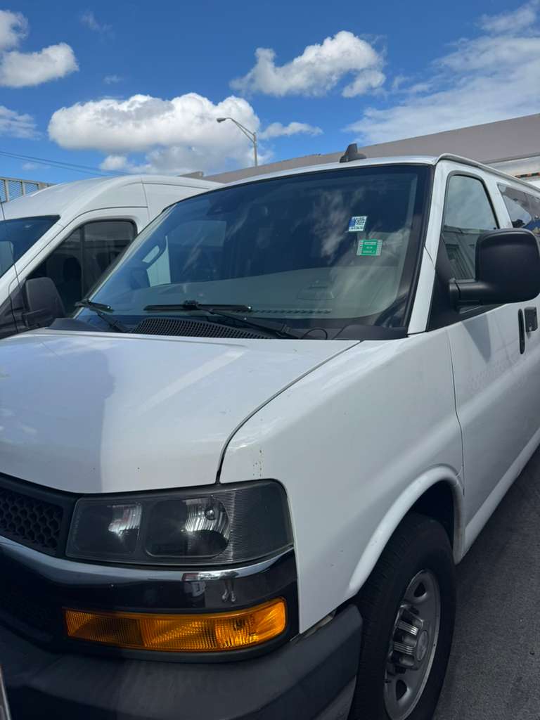 2019-chevrolet-express-3500-passenger-van-66k-miles