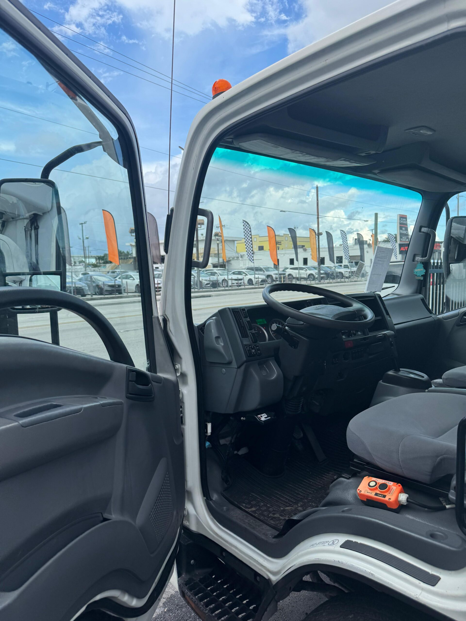 2022-isuzu-npr-hd-30k-miles-dump-truck-interior