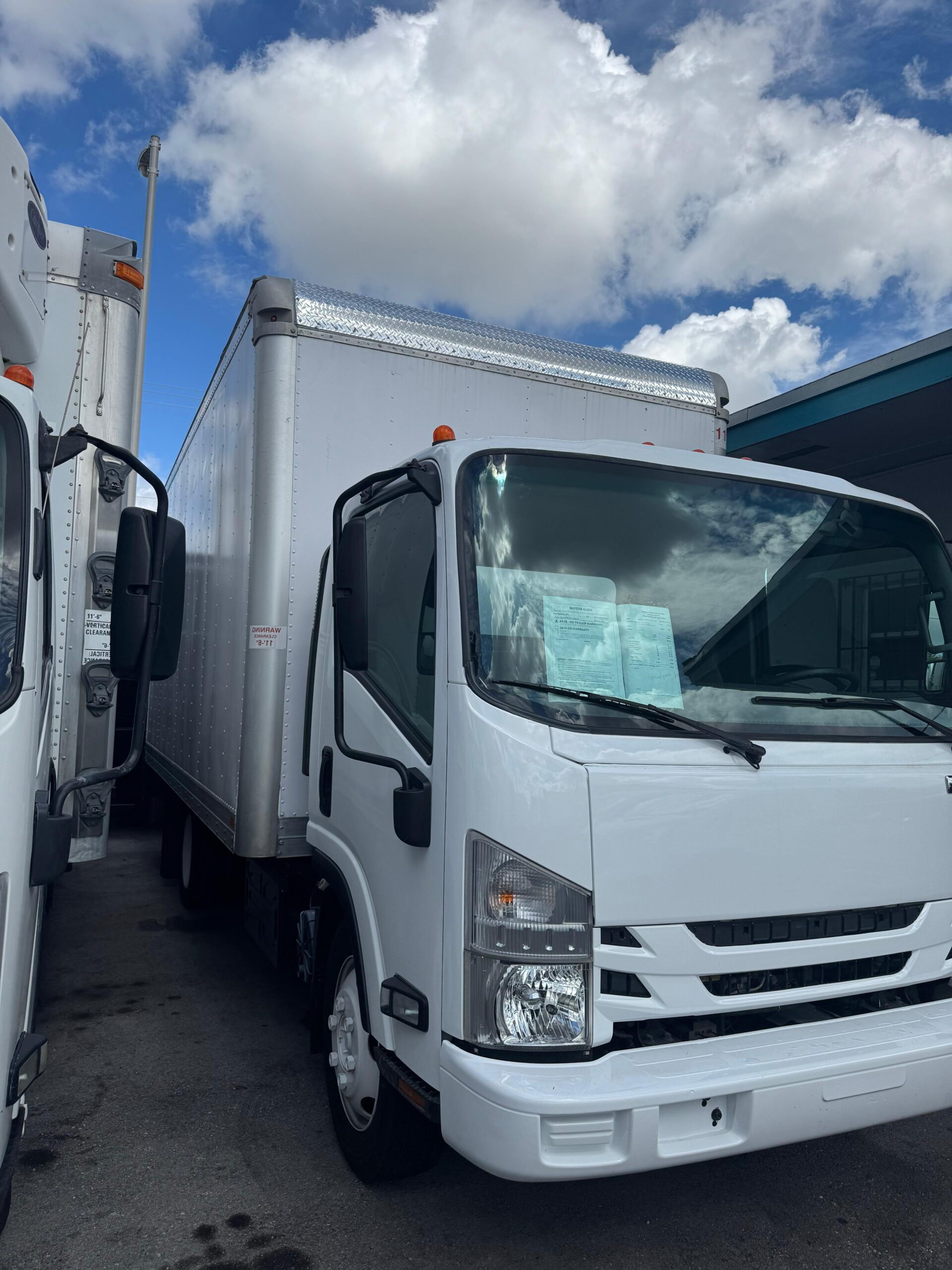 2022-isuzu-nrr-62k-miles- box-truck-florida